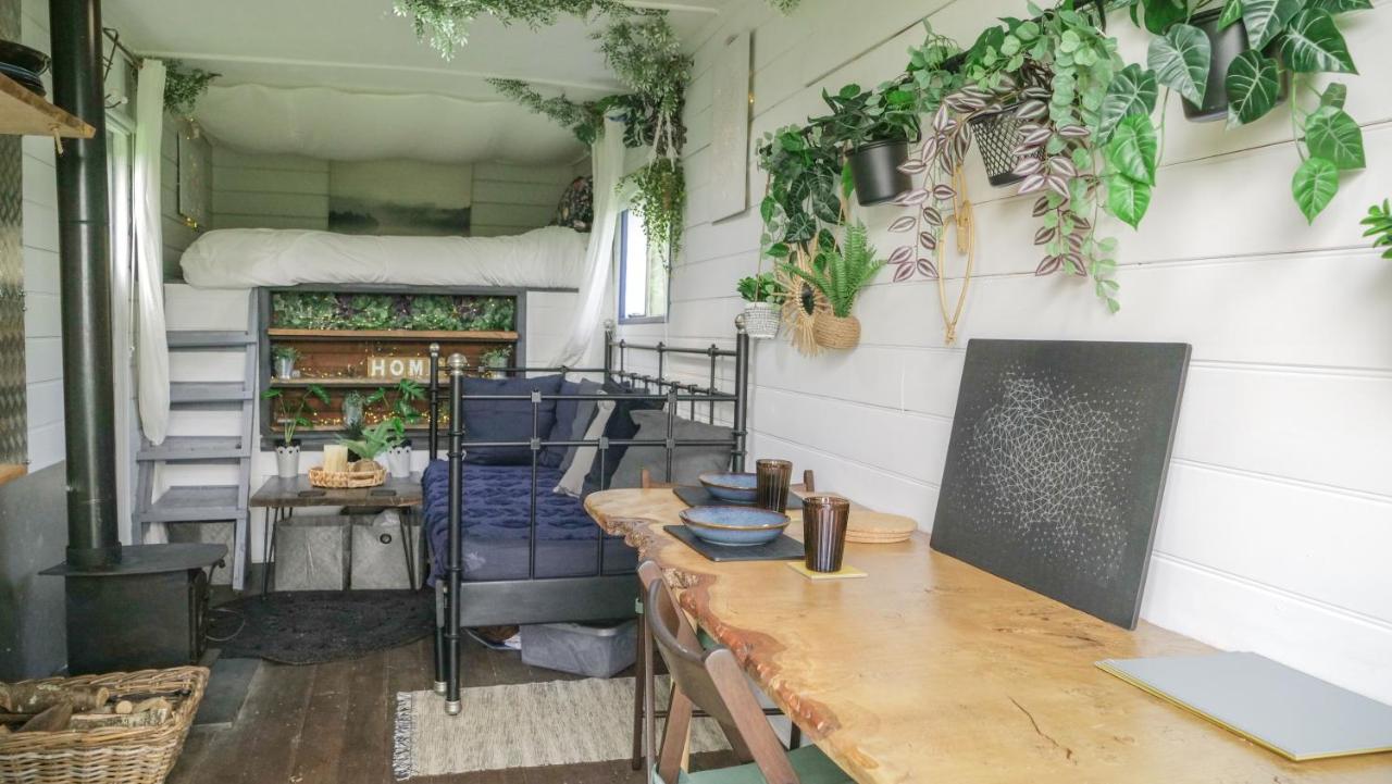 Quirky Vintage Horsebox Conversion With Stunning Views Of Ardingly Reservoir Balcombe Extérieur photo